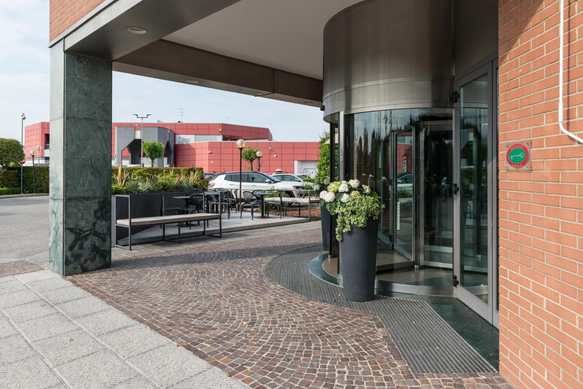 פיובה די סאקו Point Hotel מראה חיצוני תמונה